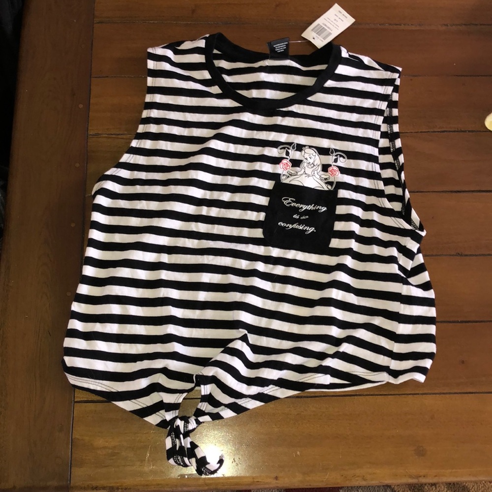 ✨Hot Topic tee✨